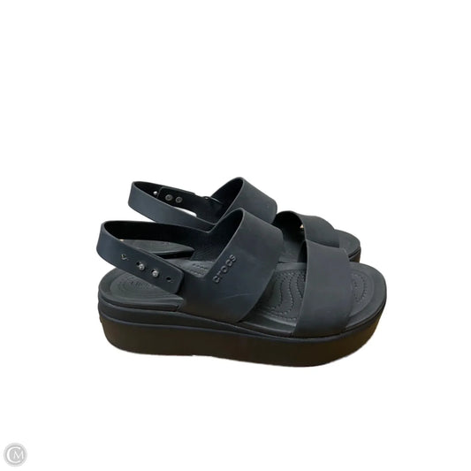 Sandals Heels Platform By Crocs In Black, Size: 8